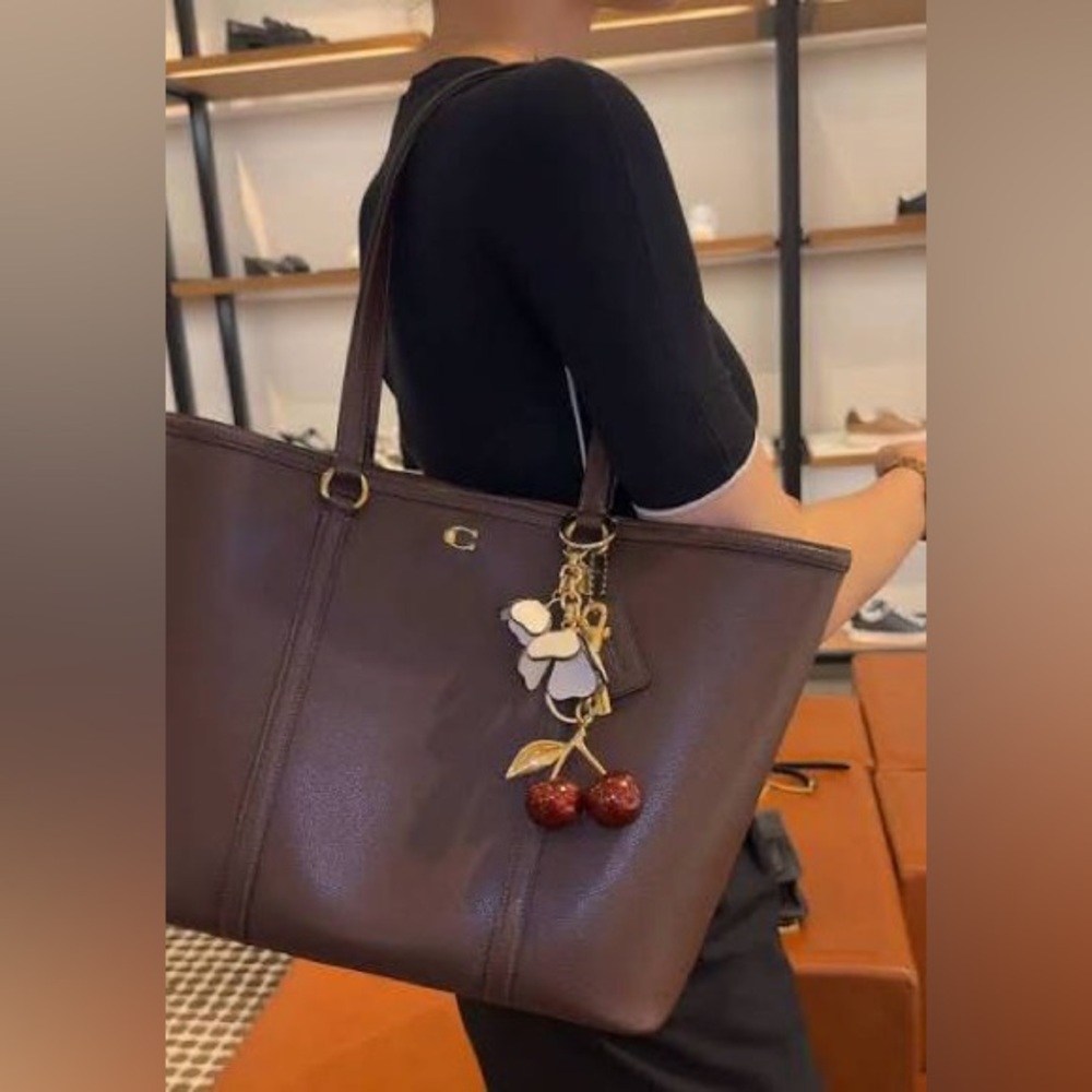 NWT ✨ Coach Legacy Zip Tote Bag in Maple